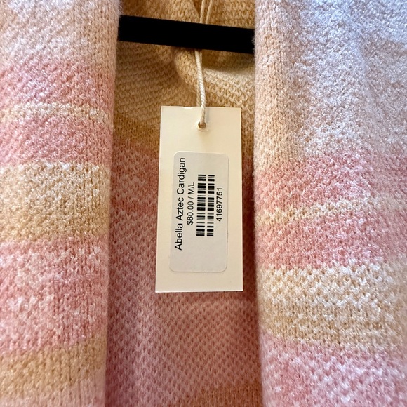 Elegant Pink and Cream Cardigan - Picture 4 of 11